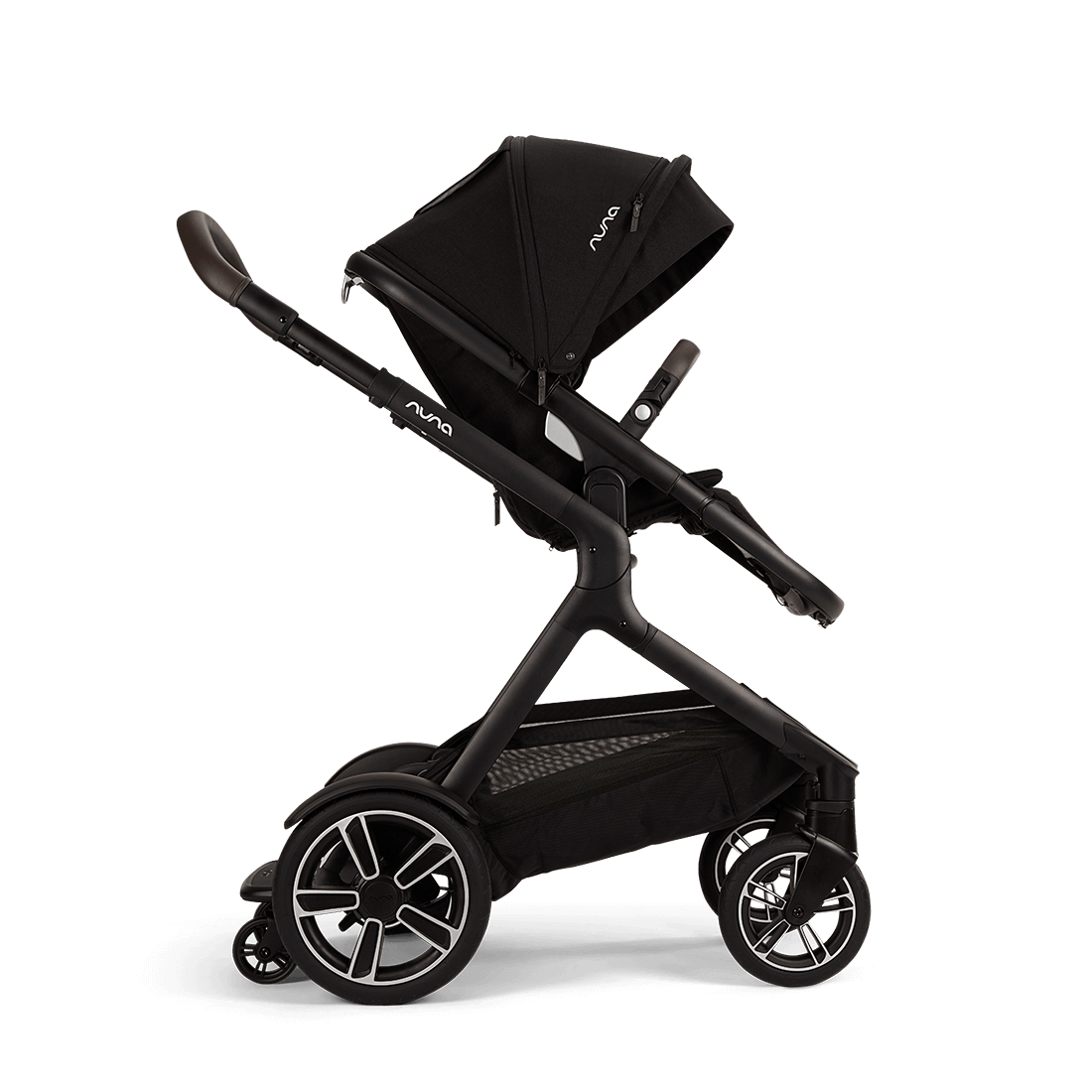 NUNA DEMI next mit ausgeklapptem Rider Board