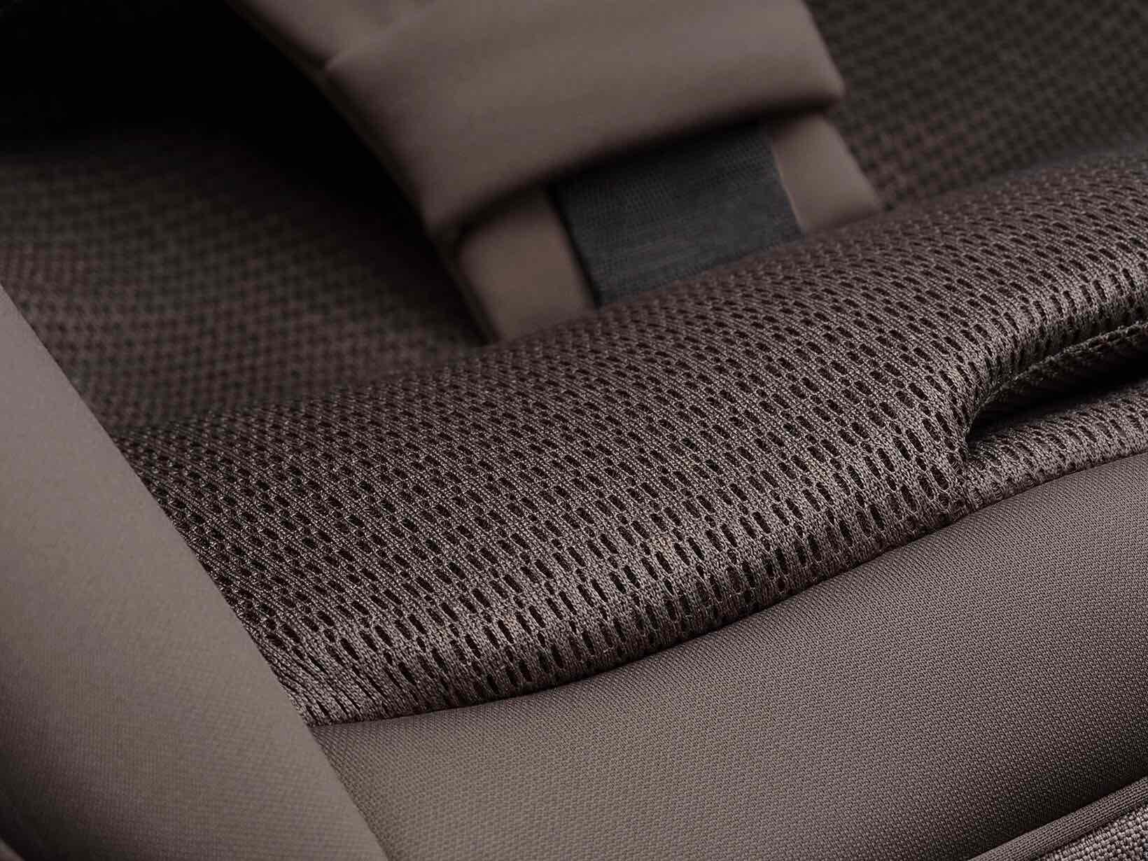 Detailed view of the breathable mesh seat of the RELX wind.