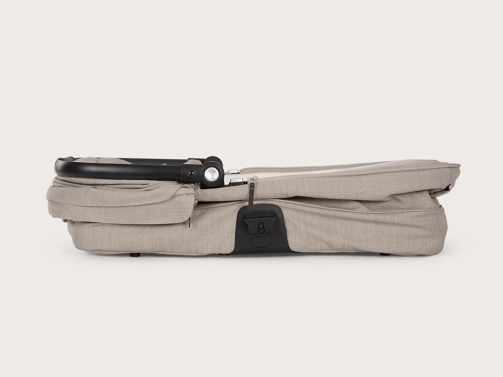 Photo of the compact fold of the MIXX next carry cot